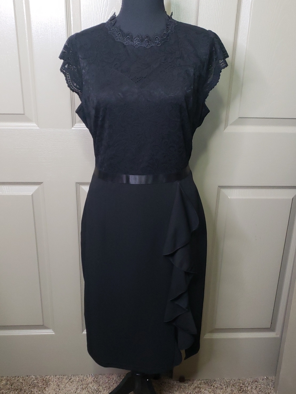Miusol NWT Black Lace Midi Dress with Ruffle Detail Size Large